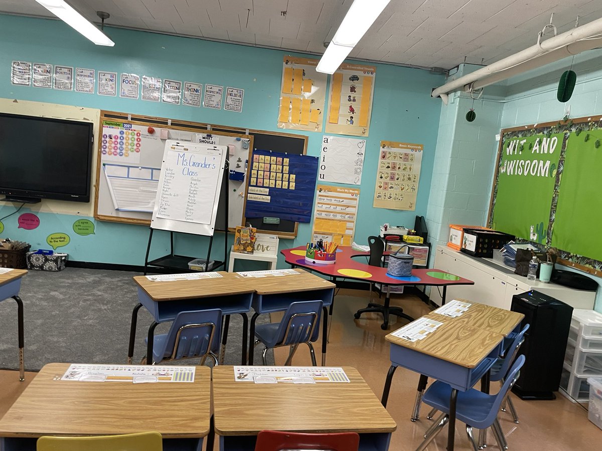 MsGrandier's tweet photo. #clearthelists #teacherlife .  @AlaneAdamsBooks @kathyireland @DonorsChoose @subaru_usa Only 3 more items to #clearthelist for my incredible deserving students from Baltimore City!  Pictures below from my classroom....https://t.co/OWEsCoFczS https://t.co/KcV0BB2Xl3
