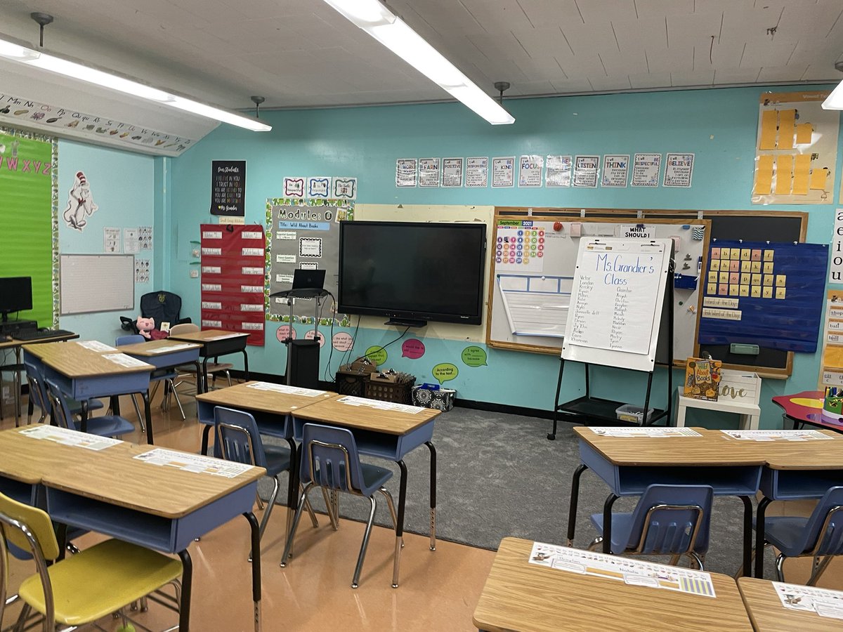 MsGrandier's tweet photo. #clearthelists #teacherlife .  @AlaneAdamsBooks @kathyireland @DonorsChoose @subaru_usa Only 3 more items to #clearthelist for my incredible deserving students from Baltimore City!  Pictures below from my classroom....https://t.co/OWEsCoFczS https://t.co/KcV0BB2Xl3