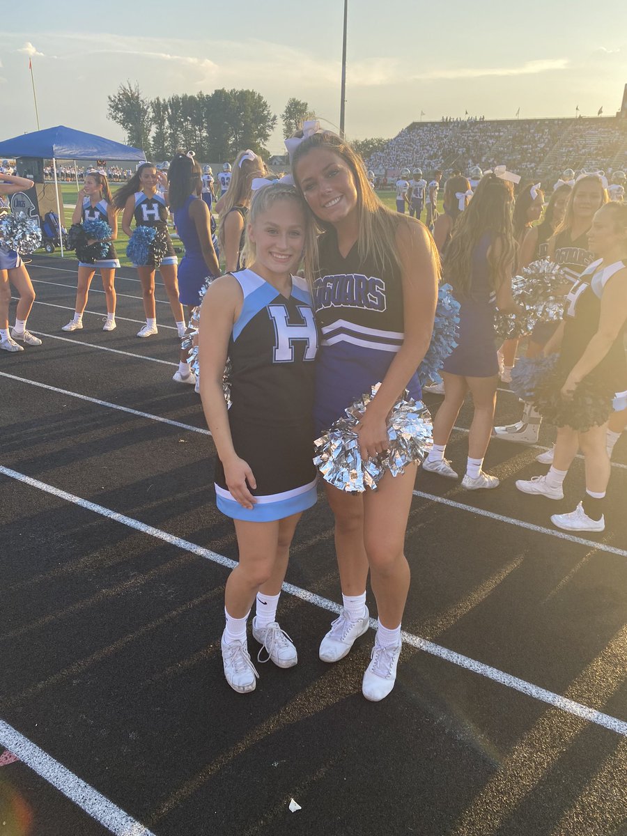 Bradley_Spirit's tweet image. Cheering with our sister school tonight! 💙🤍🖤 #waystrong #hilliardpride @DarbyCheer