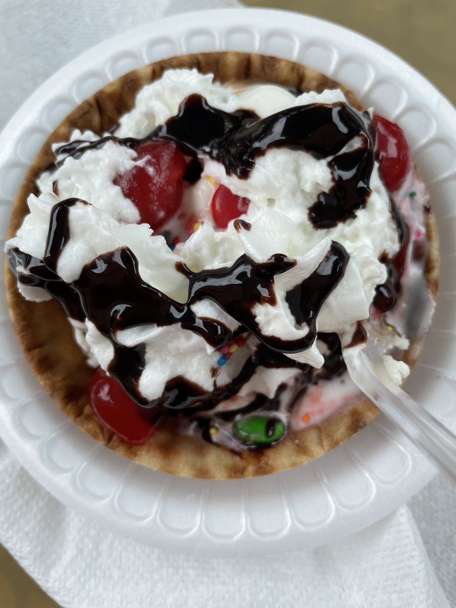 JessHarrelson7's tweet photo. The Summer Reading Celebration Party was lots of fun!!!  Ice cream sundaes with ALL the toppings and rock painting!!!! SCE LoVeS to read!
#HCSLibraryMedia #scetigers https://t.co/2tV6ditoWz
