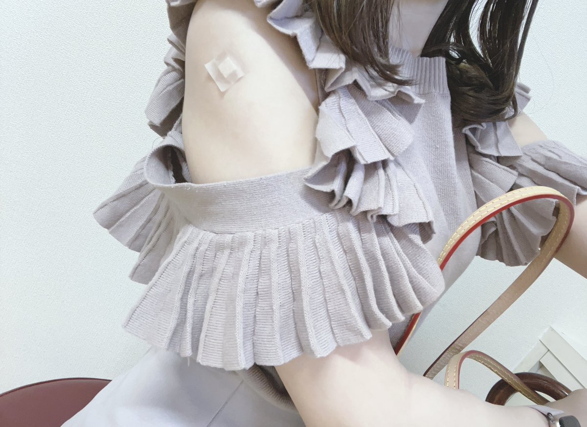 お医者さんから ワクチン打つ人みんなこの服で来てほしい と大絶賛されたデザインがこちら Togetter