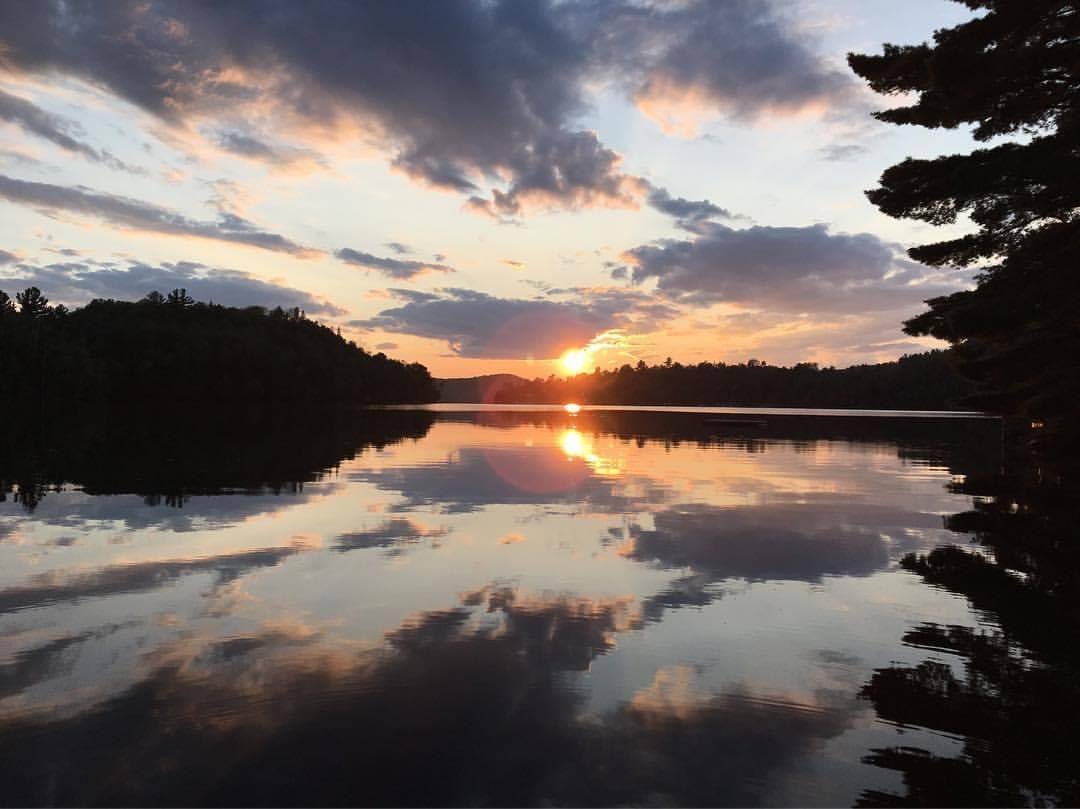 lawsonhm's tweet photo. @wealthy_barber Baptiste Lake in Ontario. Lovely sunsets this time of year. https://t.co/lkovzkVMgG