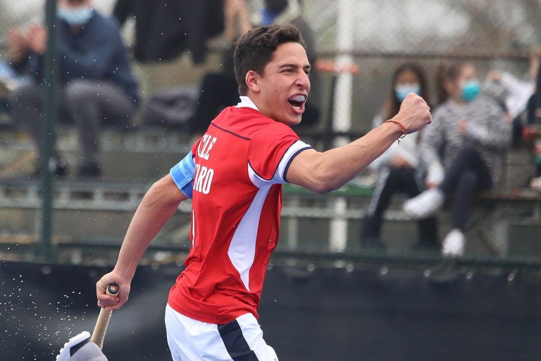 ceciperez1's tweet photo. ¡Nuestros #DiablosJr clasifican al Mundial🙌🏻! Tremendo partido contra Estados Unidos🇺🇸 que los instala en la final del #PanamericanoJr de hockey césped 🏑y les entrega pasajes directos al Mundial de India 🇮🇳 ¡Gigantes! @chile_hockey https://t.co/QVUKwDbLLk