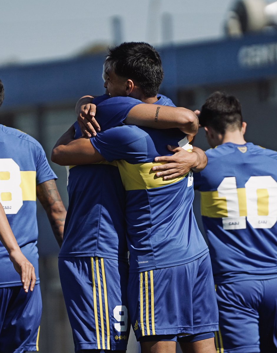 Abrazos de gol !! Vamos equipo 🔵🟡