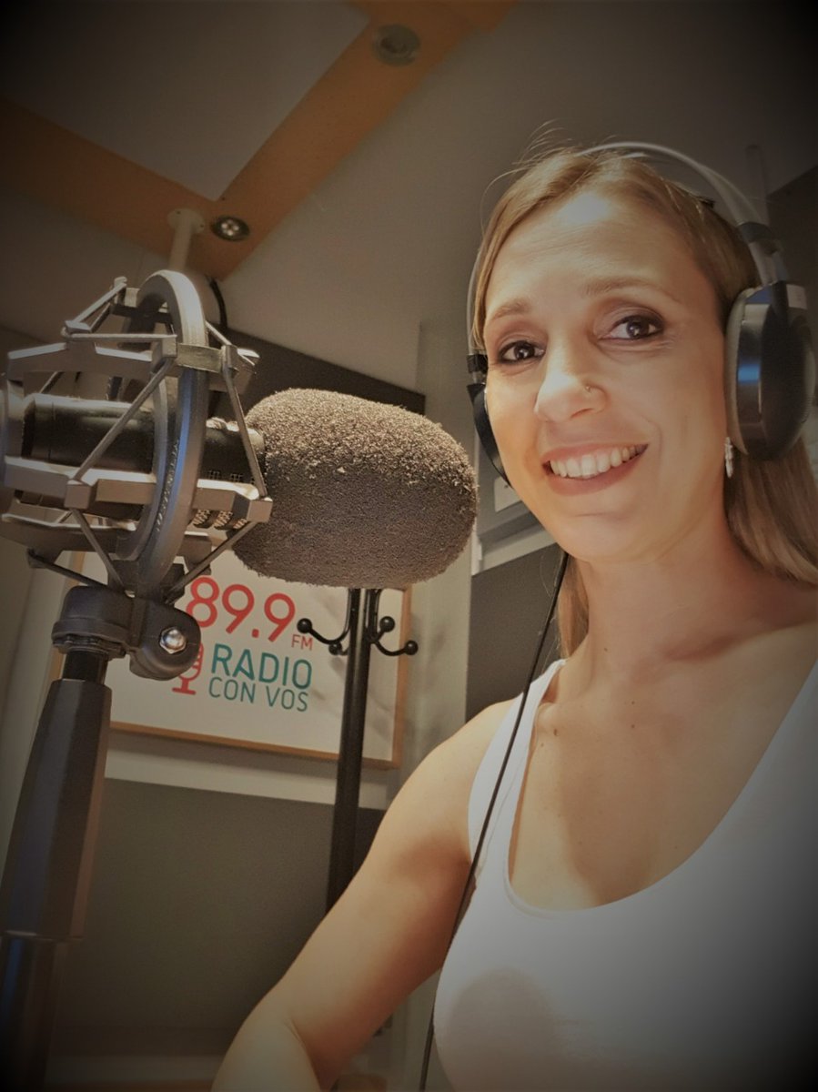 Lo que más extraño del periodismo es la radio. ¡Por 101 años más! #DiaDeLaRadio