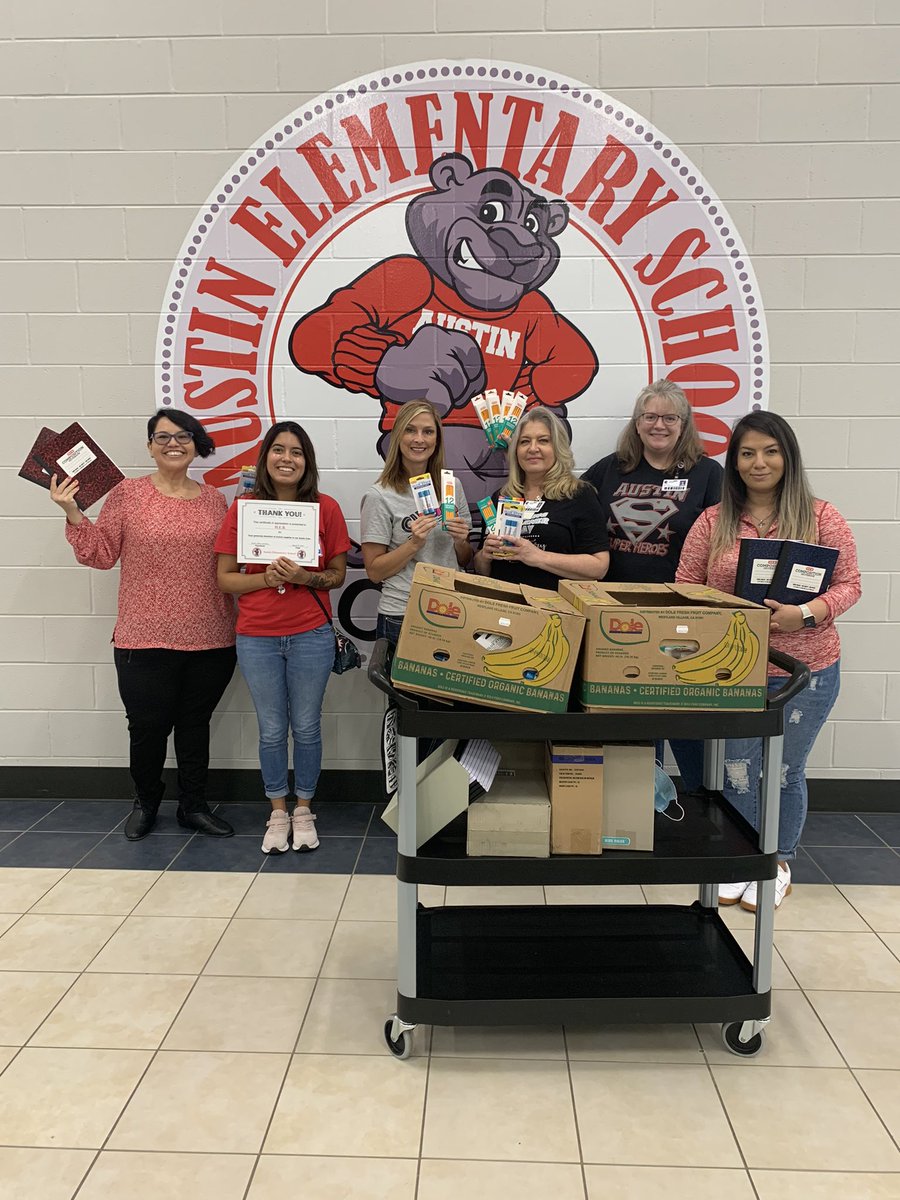 LorenaDRodas1's tweet photo. A big thank you to Harper's Trace H‑E‑B store for donating school supplies for our Austin Cubs! #AustinOvercomes https://t.co/yFBhf8jaV2