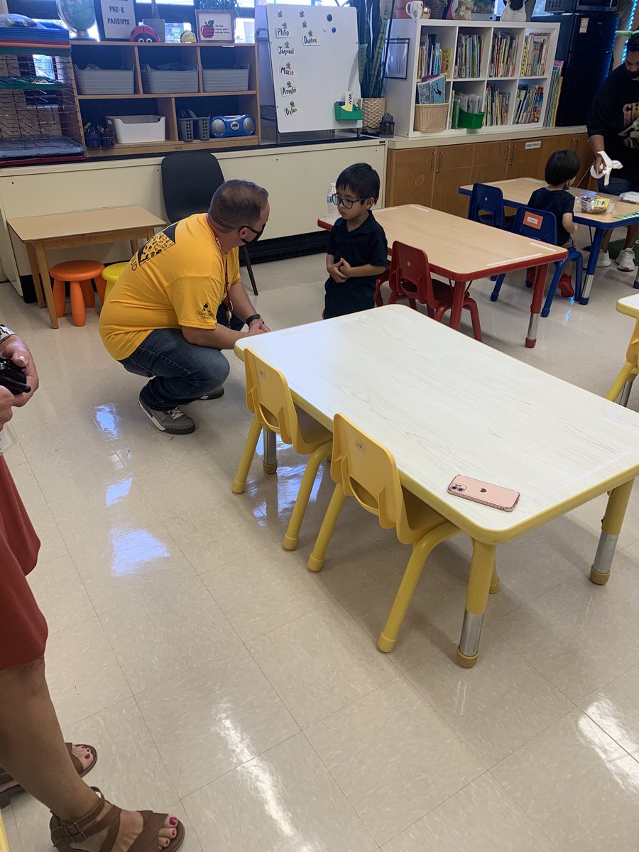 ingramhollyann's tweet image. It was great ending to the week visiting @RobinsonMidSch @CMSPride Price-Harris &amp;amp; Minneha! @BJohnson_Edu even got a hug! Great to see @sambelsan in action! #WPSProud #WPSIgniteLearning @WichitaUSD259