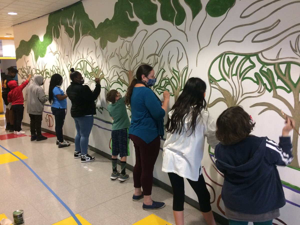 kwadwoadae's tweet photo. Distinguished Guests: I present to you the completed socially distant masked collaborative mural project at Edgewood Magnet School in New Haven-
Mighty Oaks (From Tiny Acorns Grow)
Interior Latex Paint
11x42ft/3.3x22.8m https://t.co/37acwhJZFl
