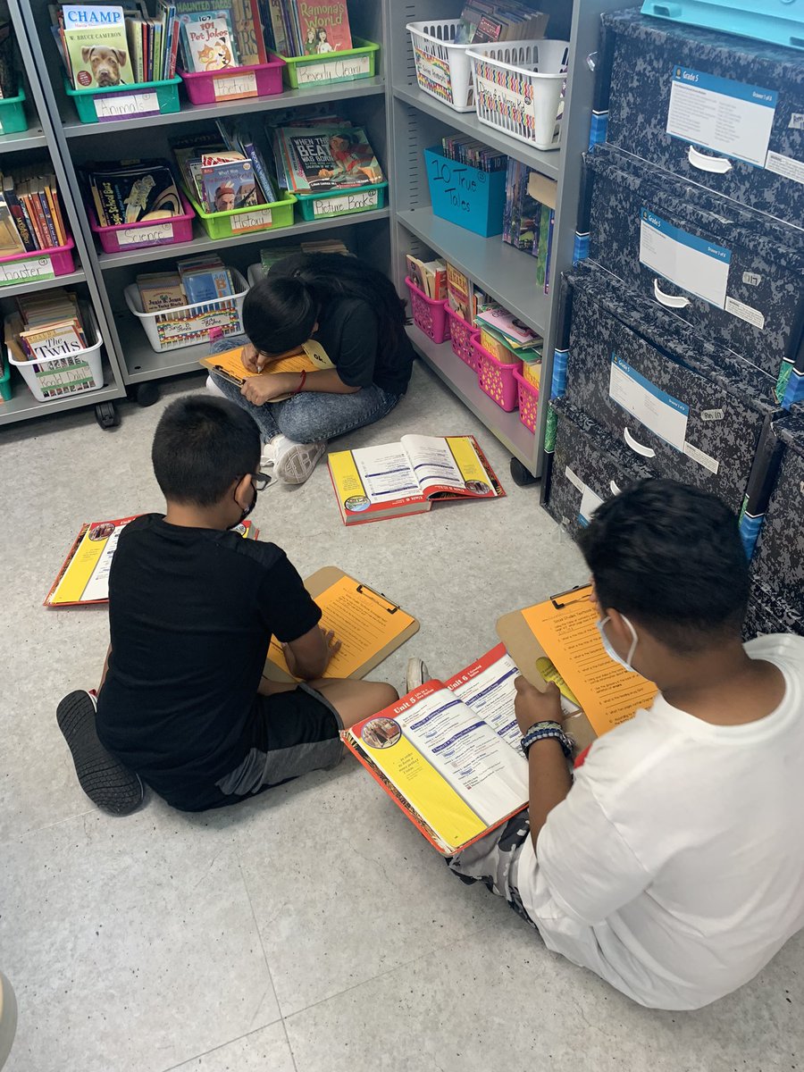 AlyseSchmidt's tweet photo. We made it through the first week! We learned the different parts of our SS book with a scavenger hunt and then worked on a paper chain STEM challenge! So much fun this week! #asd4all #proud4ardmore https://t.co/RzeJ85K61t