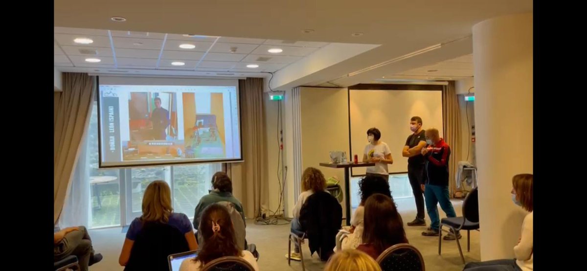 IESPabloDiez's tweet photo. Presentación de nuestros #ErasmusPlus #KA101, #KA229 y #KA3 a nuestros colegas europeos.!!La búsqueda de socios para nuevos proyectos ha comenzado!! Formando parte de #CentrosBITS , nuestro objetivo es la #Internacionalizacion  con la ayuda de @sepiegob e #InternacionalizaCyL https://t.co/7pvQ3xmA2O
