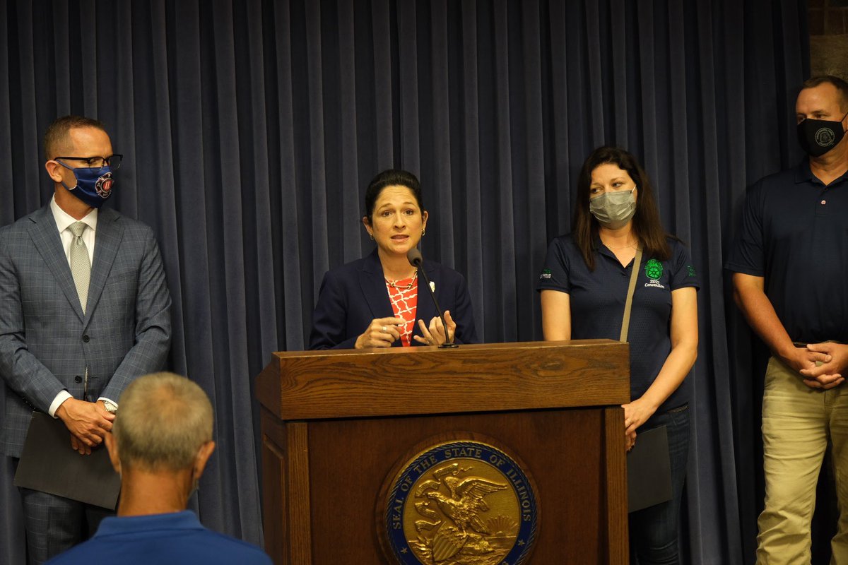 MidAmCarpenters's tweet image. #Local237 Business Rep. Matt Watchinski (Pictured, R) joined State Comptroller Susana Mendoza in Springfield this week for an announcement about a state contractor that was forced to pay $70K in back wages &amp;amp; fines for violating Illinois’ Prevailing Wage Act! Thx @ILComptroller!
