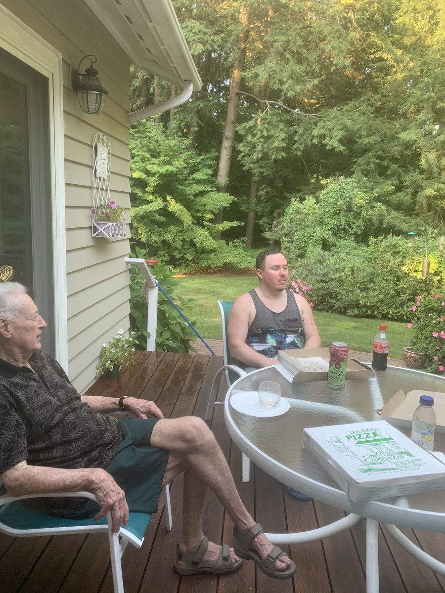 Grateful24x7's tweet photo. A little impromptu pizza party with my Dad and my Dyl. ❤️ #LifeIisGood https://t.co/ff8GTO9d8E