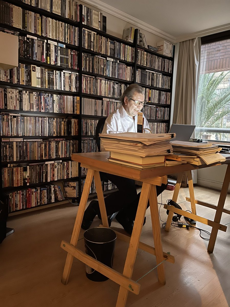 jdelacerda_'s tweet photo. Grandísimo #AscanioCavallo #PremioNacionalPeriodismo2021. Los últimos 50 años de la historia de Chile registrados rigurosa y honestamente en cada uno de sus libros. https://t.co/aa4KMKGc3o