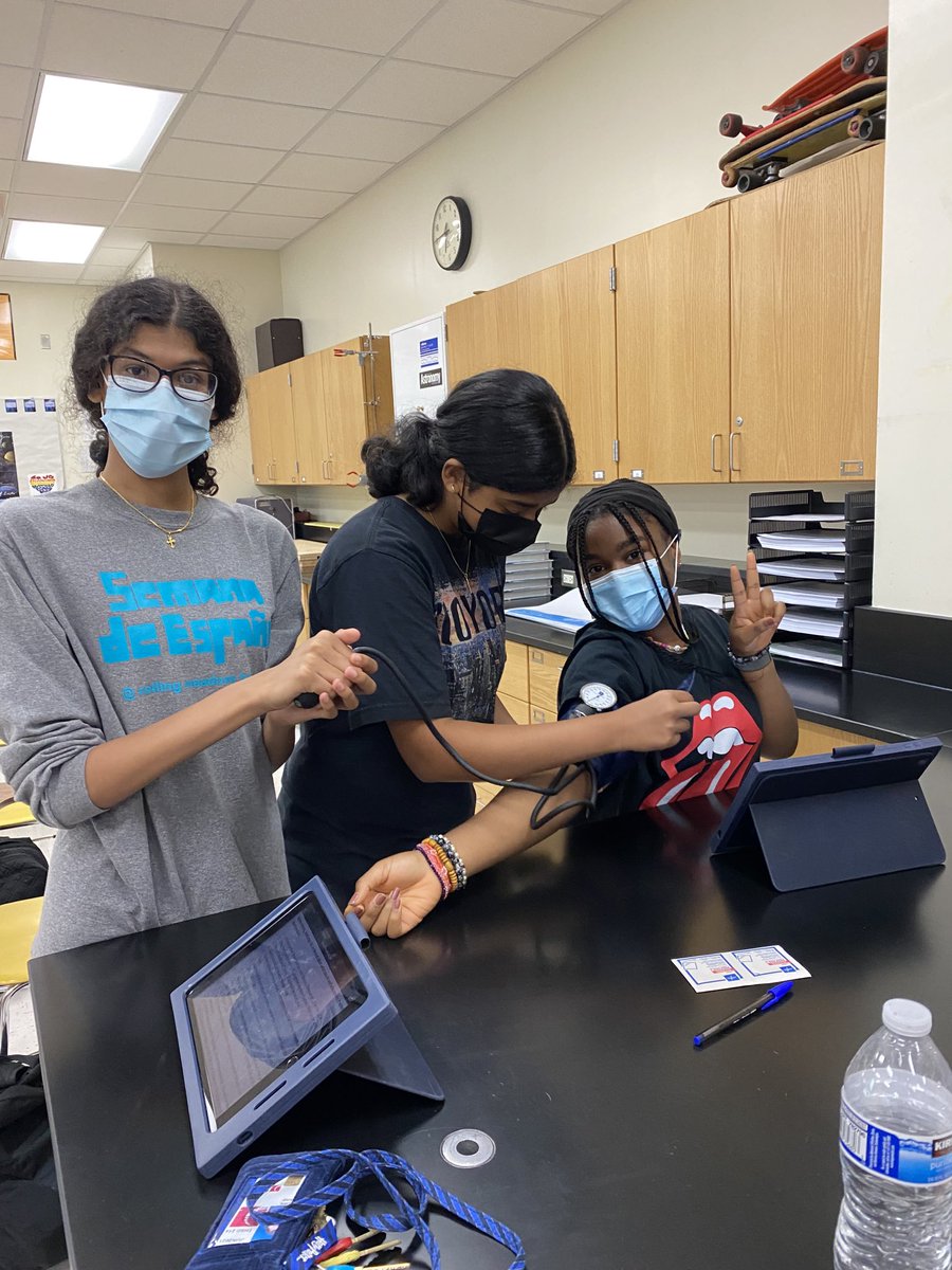 ThorburnScience's tweet photo. Taking blood pressure in Honors Physics for health care! #d214learns ⁦@RMHSMUSTANGS⁩ ⁦@District214⁩ #redefiningready https://t.co/nf1KdPF18Y