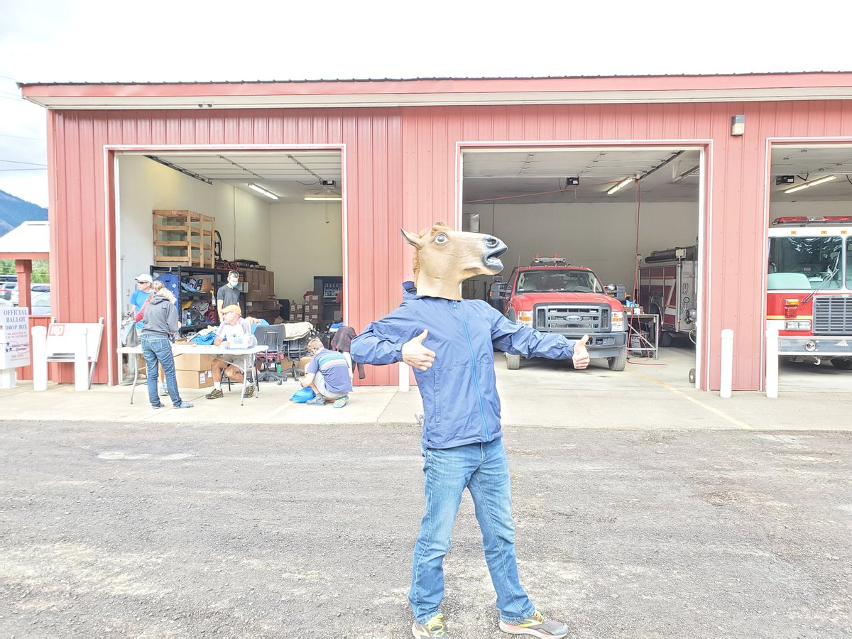 runacceptable's tweet image. At registration for @cascadecrest100 #cascadecrest100 !!