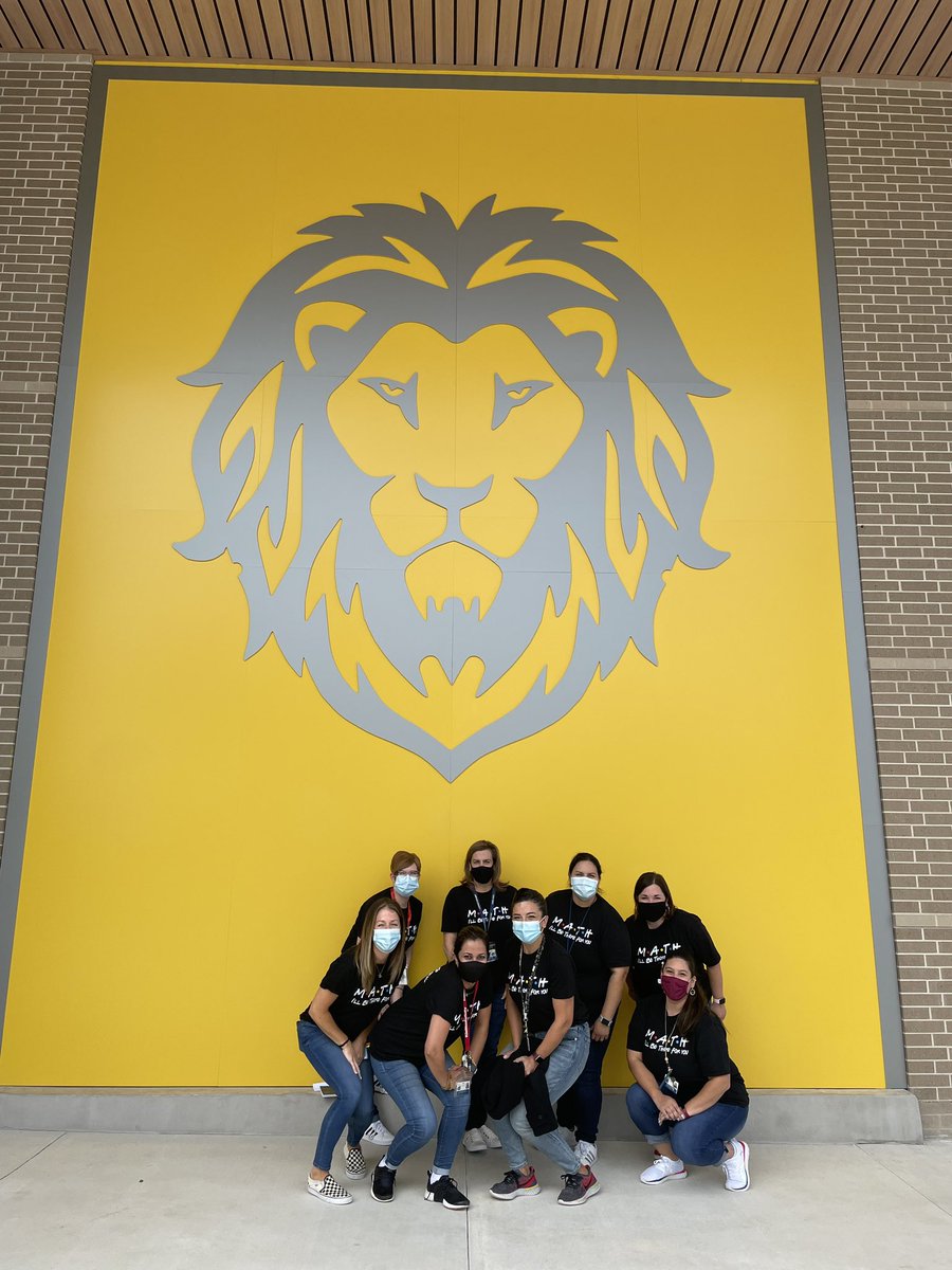HeyyMissWilson's tweet photo. Another Friday well spent at @LandrumMS 🦁 ➕➖✖️➗ 💛 Thanks for having us! #SBISDproud #StrongStart #MathSquad https://t.co/h5RJgnGWYQ