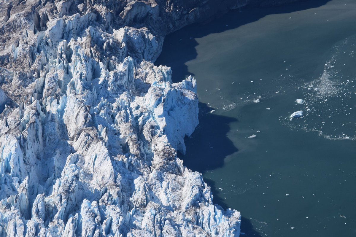 SciSchreibs's tweet image. Happy #FieldWorkFriday! Recently I returned from Greenland where I was doing some work for @UNAVCO and @DTUcryo. I’m feeling very lucky to have been able to safely participate in a field excursion (thanks to the vaccine) when so much other science is still on hold.