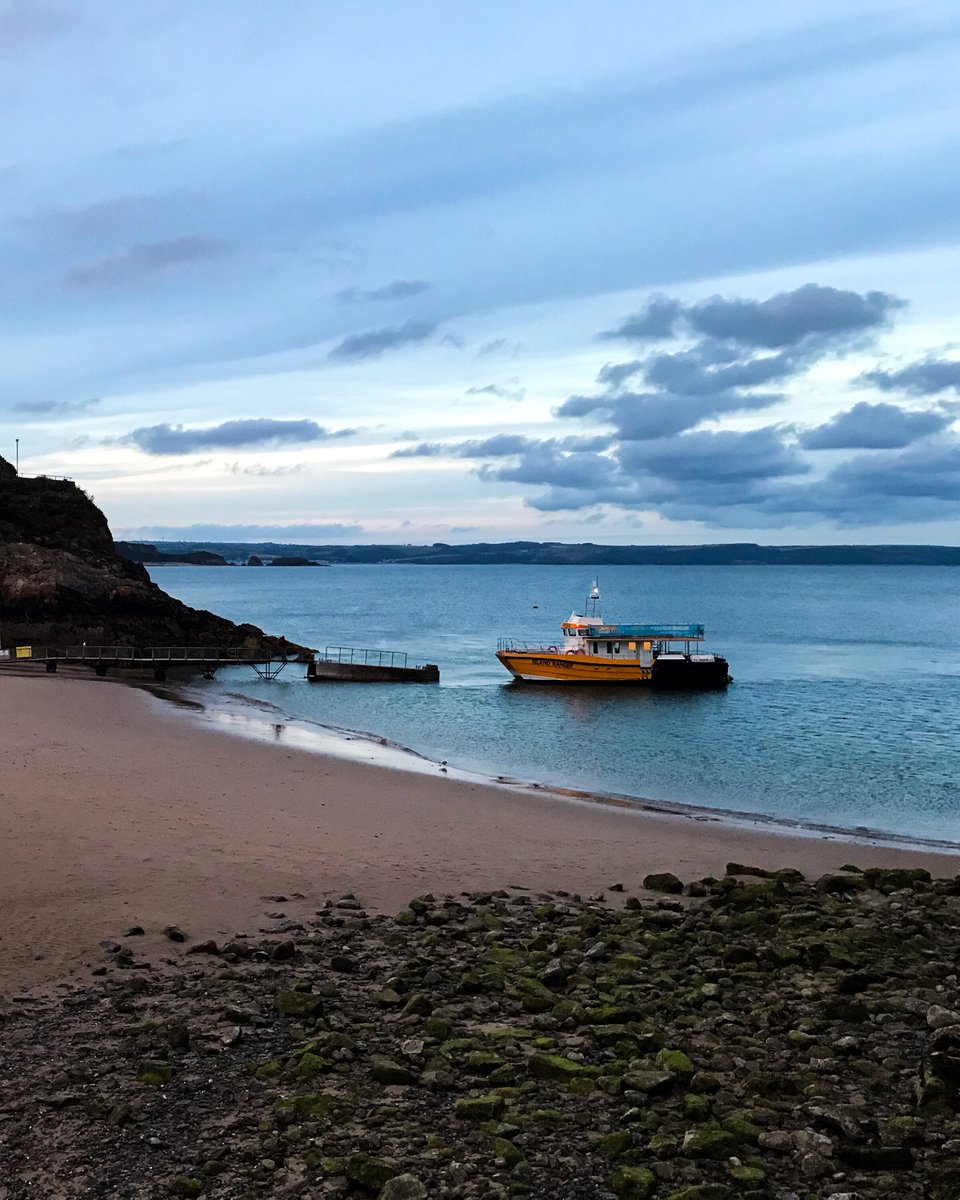 Tenby evenings. 
#Tenby #Wales #Pembrokeshire #Visitwales #Tenbybeach #ThePhotoHour #Tenbywales #Westwales #Landscape