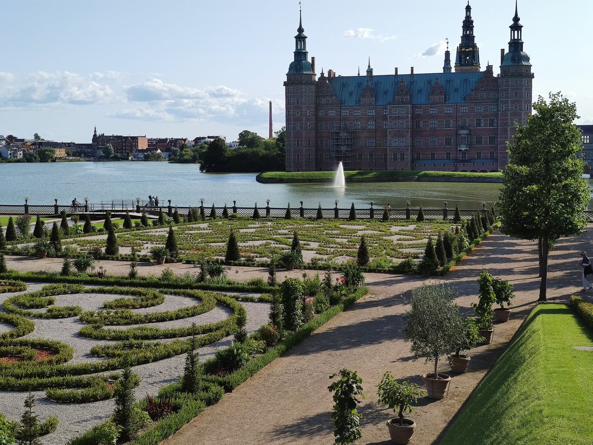 MitocondrION's tweet photo. Day 3 #Kronborgslot #helsingør #frederiksborgslot #Hillerød #Hanthelittlemerman #Roskilde #vikingeskibsmuseet https://t.co/FjMmWz7ivR