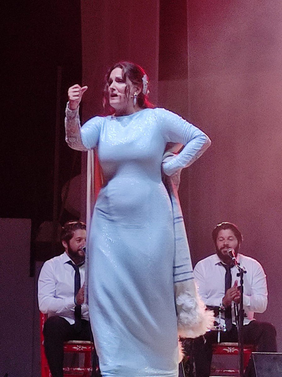 🎼 Actividades desarrolladas el jueves en la Bienal de Flamenco de Cádiz en #Sanlúcar:

➡️ Durante la mañana, conferencia de Servando Repetto sobre el cantaor flamenco sanluqueño José Jiménez.

💃 Por la noche, concierto de la cantaora <a href="/MariaMezcle/">María Mezcle</a> en el Teatro Municipal.