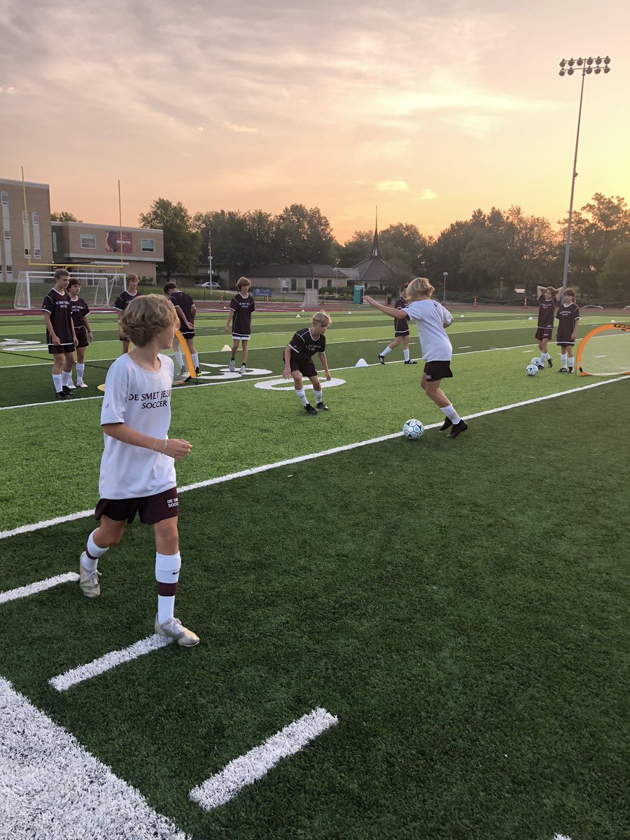 thehutchery's tweet image. Freshmen Maroon Soccer Team #SpiritDay #CompetitionDay @DeSmetSoccer @DeSmetJesuitHS