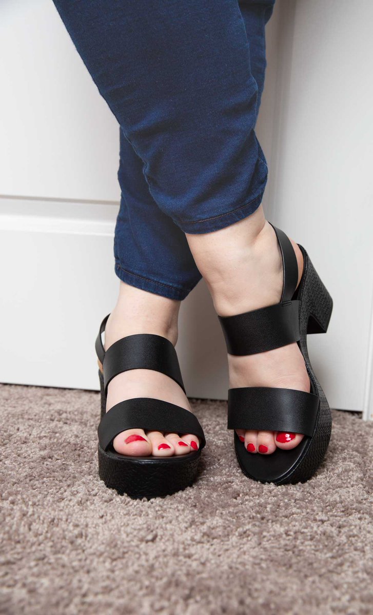 MMidnight86's tweet photo. @Feetfinder $GiulianaPics Show some appreciation for these tootsies 😘 https://t.co/Ge6stxcsR2