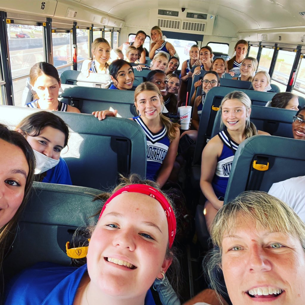 MidlothianCheer's tweet image. ON THE ROAD AND READY TO YELL! Go Midlo!