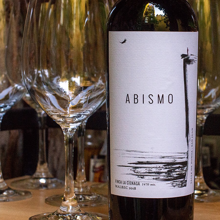 Aurea Vinos (@aureavinos) on Twitter photo #AUREAStyle / #ABISMO #Malbec, el vino alta gama de <a href="/bodegaxumek/">Bodega Xumek</a>, es un Single Vineyard que expresa el terroir único de la finca de altura La Ciénaga a 1.470 m s.n.m que la Bodega posee en el #ValledeZonda, #SanJuan. #AUREAStyle / #ABISMO #Malbec, el vino alta gama de <a href="/bodegaxumek/">Bodega Xumek</a>, es un Single Vineyard que expresa el terroir único de la finca de altura La Ciénaga a 1.470 m s.n.m que la Bodega posee en el #ValledeZonda, #SanJuan.
