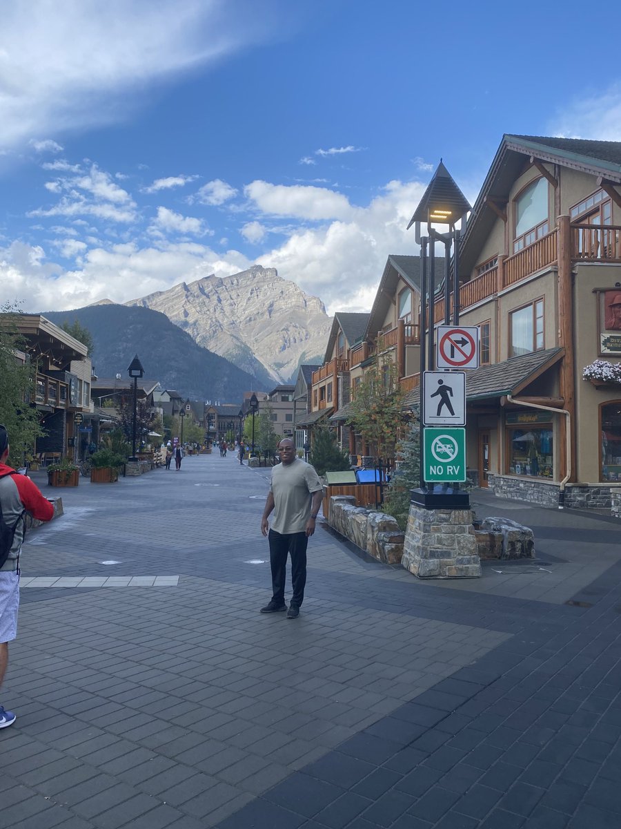RogerNurse11's tweet photo. Can’t beat the mountain views from #BanffAB https://t.co/z0ak76IWaY