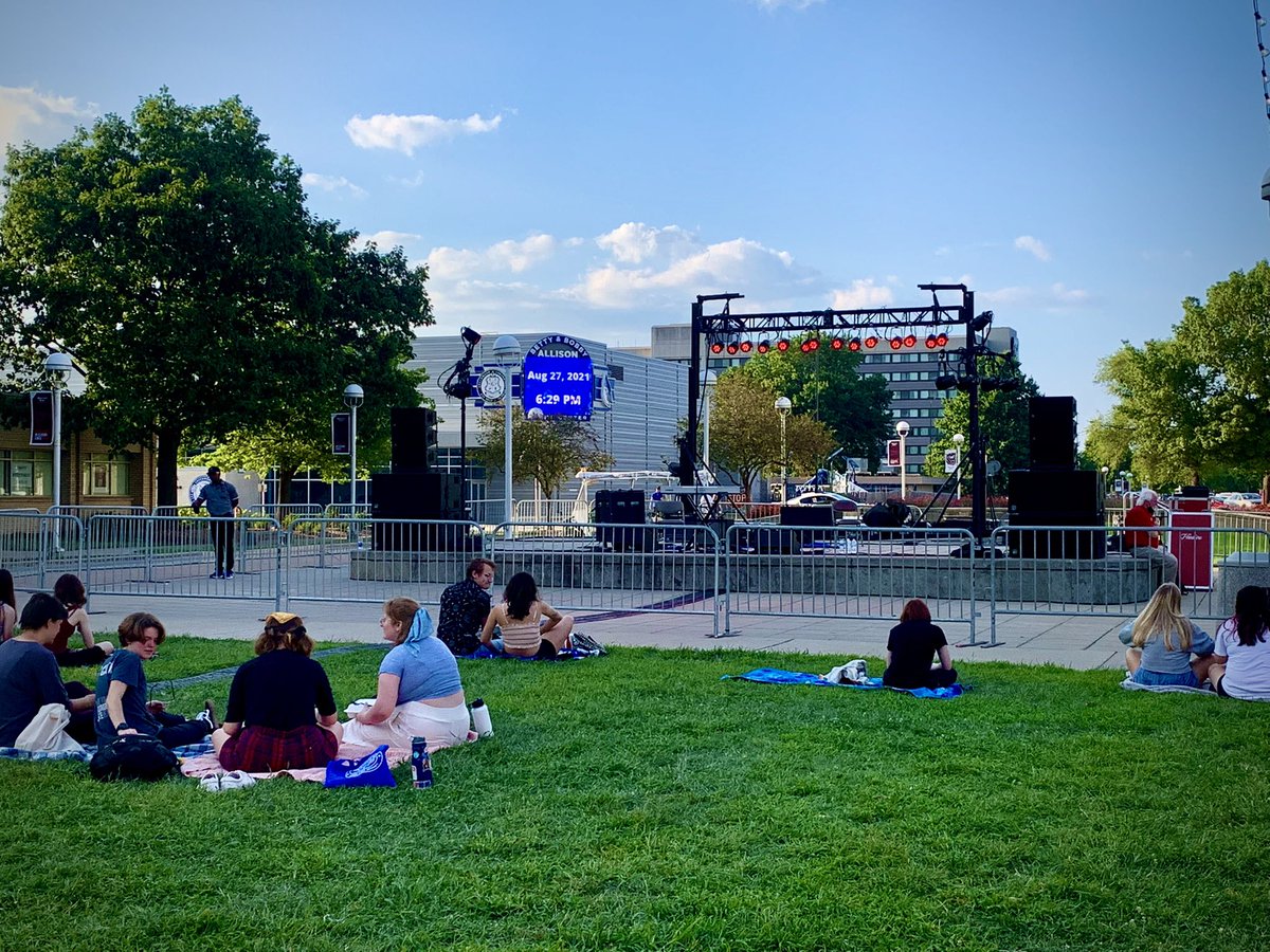 MSU_PSU's tweet image. The Welcome Week Concert starts in 30 minutes on the North Mall! Come jam out with us!