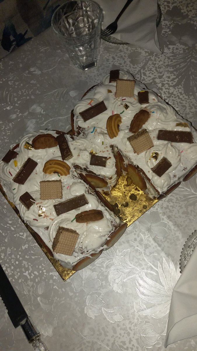 TitouhAbde's tweet photo. #إبداعي #الحلويات 💛 #الأكل #ابداع_الحلويات https://t.co/lL5zgVNMS8
