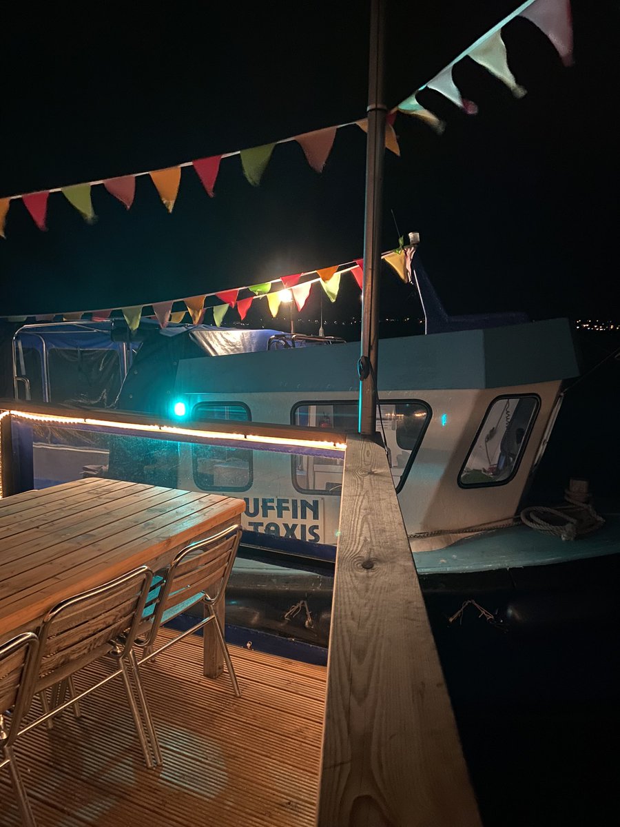 JuJu_S_Smith's tweet photo. Date night on the River Exe 💗#dinneronthewater #seafood #floatingrestaurant #deliciousfood #perfectevening #riverexeestuary #devon #riverexecafe https://t.co/0OBxmqrYOt