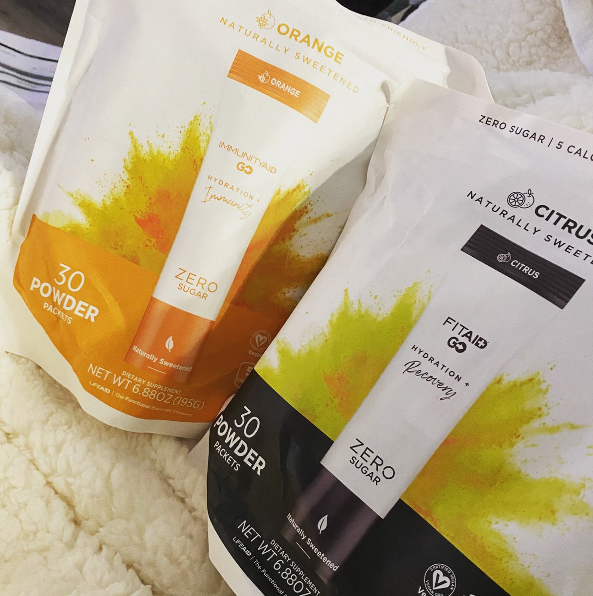 neili33's tweet photo. When @DrinkFITAID @LIFEAIDBevCo wants to send you a fun mystery package 🥰 #fitaidambassador #fitaid #immunityaid #gymjunkie #girlswholift https://t.co/qhZozODZpe