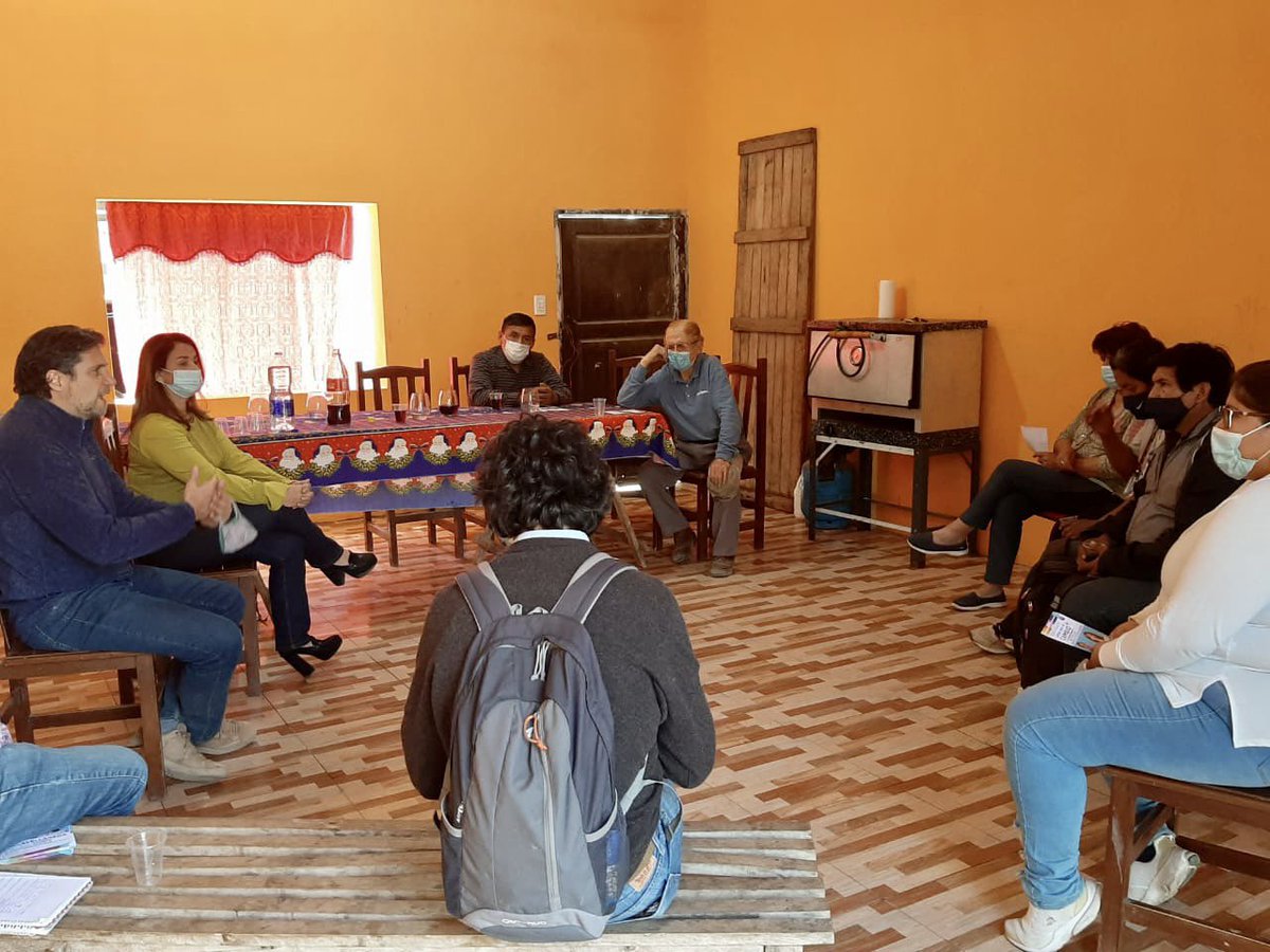 nickiavellaneda's tweet photo. En Pichanal junto a @melitaacostaok nos reunimos con jóvenes y pequeños productores con quienes bosquejamos acciones que posibilitarán la generación de empleo con formación profesional
#PorSalta
#NicolásAvellanedadiputado
#JuntosPorelCambio+ #UnidadRepublicana
#Lista501R #Salta https://t.co/a8rsxpvFkl