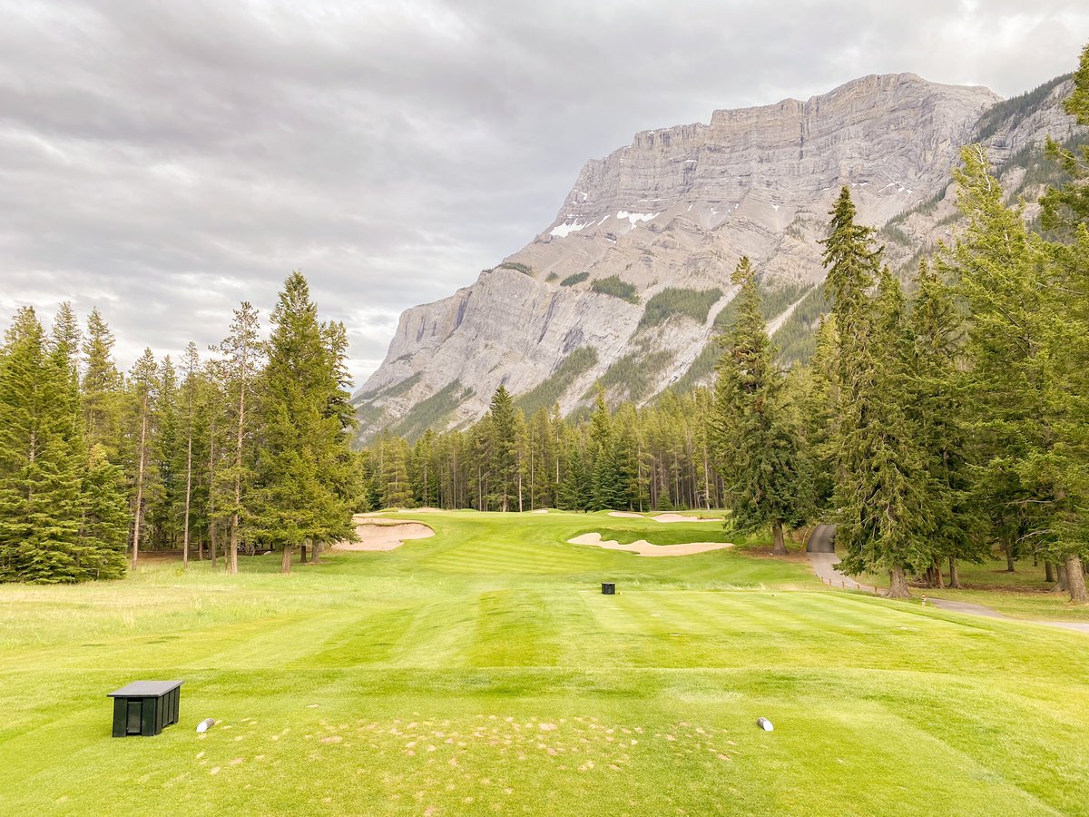 We like to think that we don’t just renovate, but we restore history! Swipe to restore👌🏼 #golfinbanff #banffspringsgolfcourse