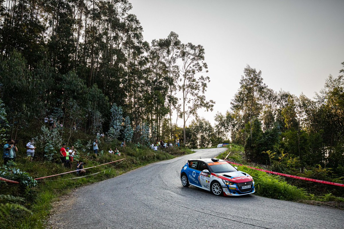 Muy cómodos en los primeros tramos del <a href="/RallyCLH/">Rallye Cristian Lopez</a> 😉. Nos han penalizado 20 segundos por un problema en los reconocimientos 🤦‍♂️, pero lo importante es que cada vez me siento más a gusto 👌 y confiado en este tipo de asfalto.

Mañana será un día largo. ¡Toca seguir aprendiendo! 📝