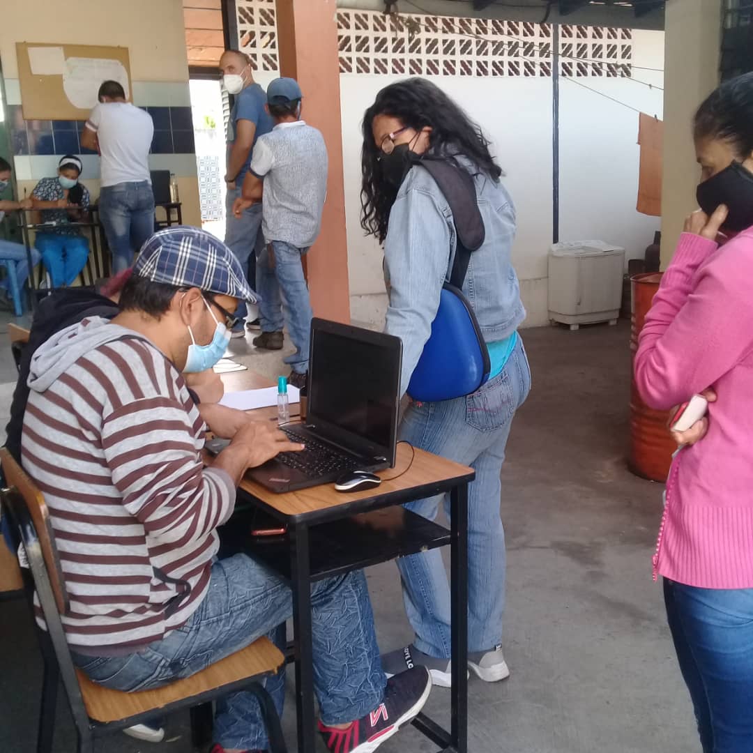 SomosVe55809243's tweet photo. #27Ago Somos Venezuela Michelena Balance Plan de Inmunización CDI Michelena
💉
  1ra Dosis 104 personas 
  2da Dosis 84  personas
Total: 188 Vacunados

Convocados por  Sistema Patria gracias al grupo médico del CDI y el Alcalde @PSUVElyPernia

#EpaVacunate 

@MSVEnLinea https://t.co/t0E49lZx66