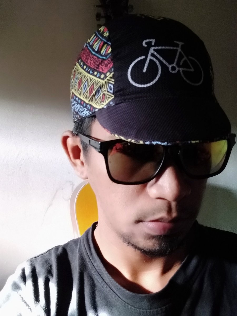 buangkelaut's tweet photo. Topi sepeda, sudah nyampe sejak 15 Agustus kemarin, sudah dipake juga 2 kali. Ada 1 lagi warna hitam putih motif mata rantai, masih nunggu giliran dicoba.
Ini belinya 25rb kalau ga salah. https://t.co/ewA4wx39yR