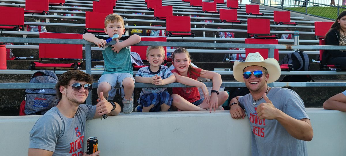 TheTWeave's tweet photo. The tiny, middle, and big got to come to a football game and @JChambers72 finally had his dreams come true to meet these Twitter celebs https://t.co/6nn4RHdlP9