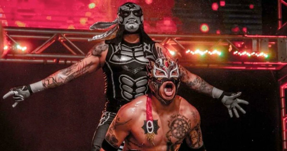 AlanGarciaWWE's tweet photo. ¿Quién ganaría? #LuchaDragons (@CintaDeOro  y @gloat) vs #LuchaBrothers (@ReyFenixMx  y @PENTAELZEROM) 

Independientemente de quien gane, ambos equipos darían una gran batalla en el aire!. https://t.co/EIH058xK1u
