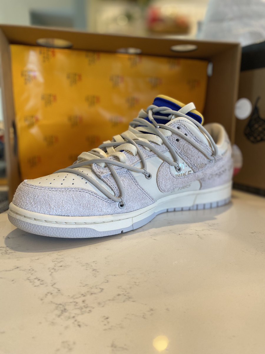 oscaaresparza's tweet photo. what do we think sneaker twitter A(white/sail) or B(sail/grey)#lot16 #OffwhiteDunks https://t.co/pKoPJKSuCc