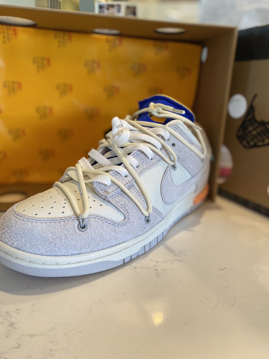oscaaresparza's tweet photo. what do we think sneaker twitter A(white/sail) or B(sail/grey)#lot16 #OffwhiteDunks https://t.co/pKoPJKSuCc