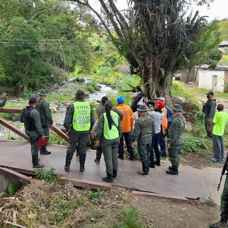 Se realiza inspección del área afectada y monitoreo de los trabajos realizados por la  Máquina tipo Jumbo de la alcaldía de Cardenas sobre el deslizamiento de Terreno que generó la obstrucción del Cause de la Quebrada La Zorquera