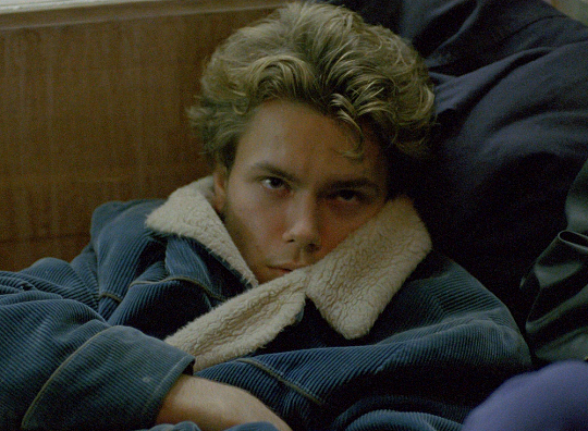 _retrospectiv's tweet photo. River Phoenix in My Own Private Idaho (1991) https://t.co/3Yf6gBiRJW