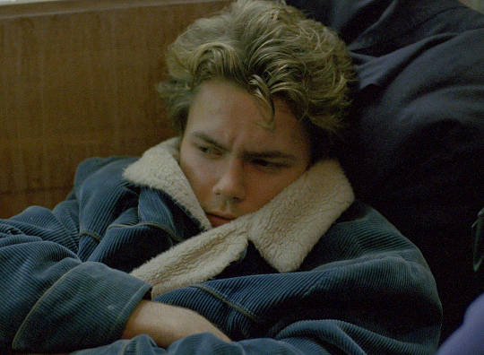 _retrospectiv's tweet photo. River Phoenix in My Own Private Idaho (1991) https://t.co/3Yf6gBiRJW