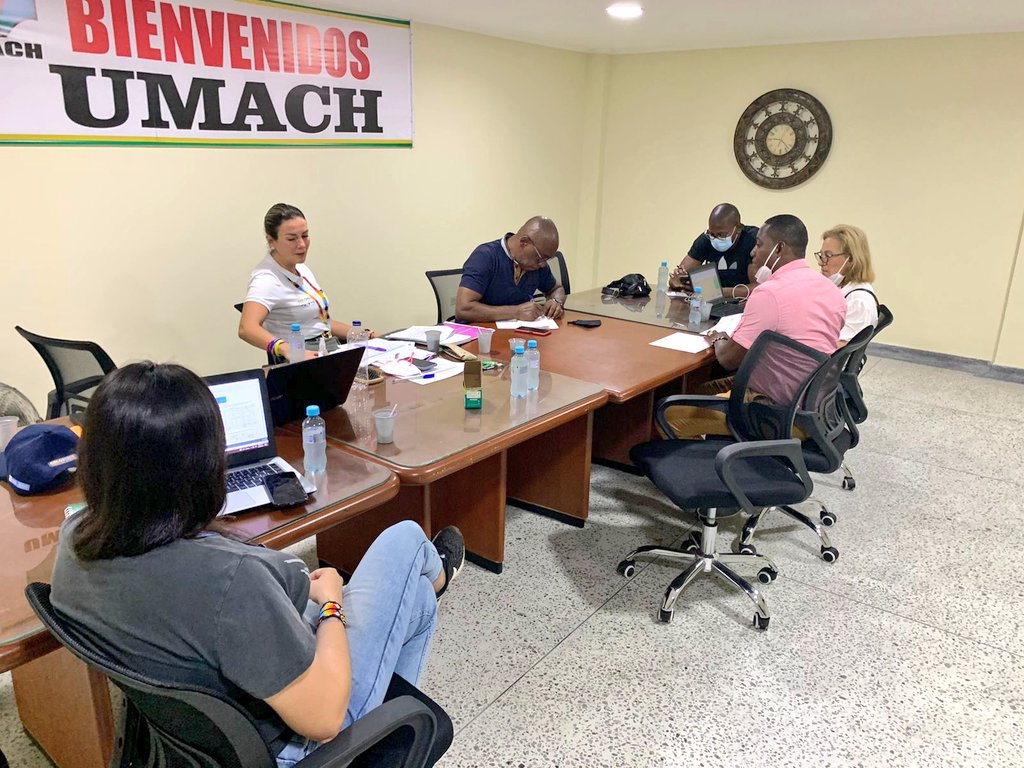 LinaBarreraR's tweet photo. Seguimos trabajando con los representantes del Comité Cívico Departamental por la Salvación y Dignidad del #Chocó, para consolidar las estrategias de acompañamiento en deporte y recreación que se implementarán para el desarrollo de la región. https://t.co/reKVRGenEI