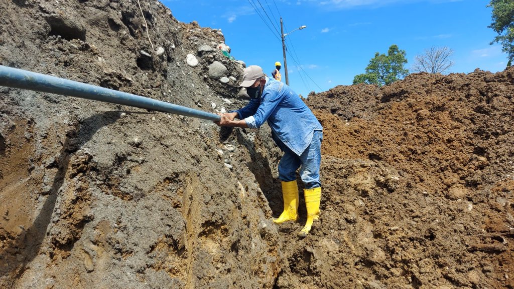 GADM_GP's tweet photo. 👷🏻Servicios básicos realizó arreglo de fuga de agua en la red principal que conduce al sector Aguas Turbias https://t.co/5r73bB2LJJ