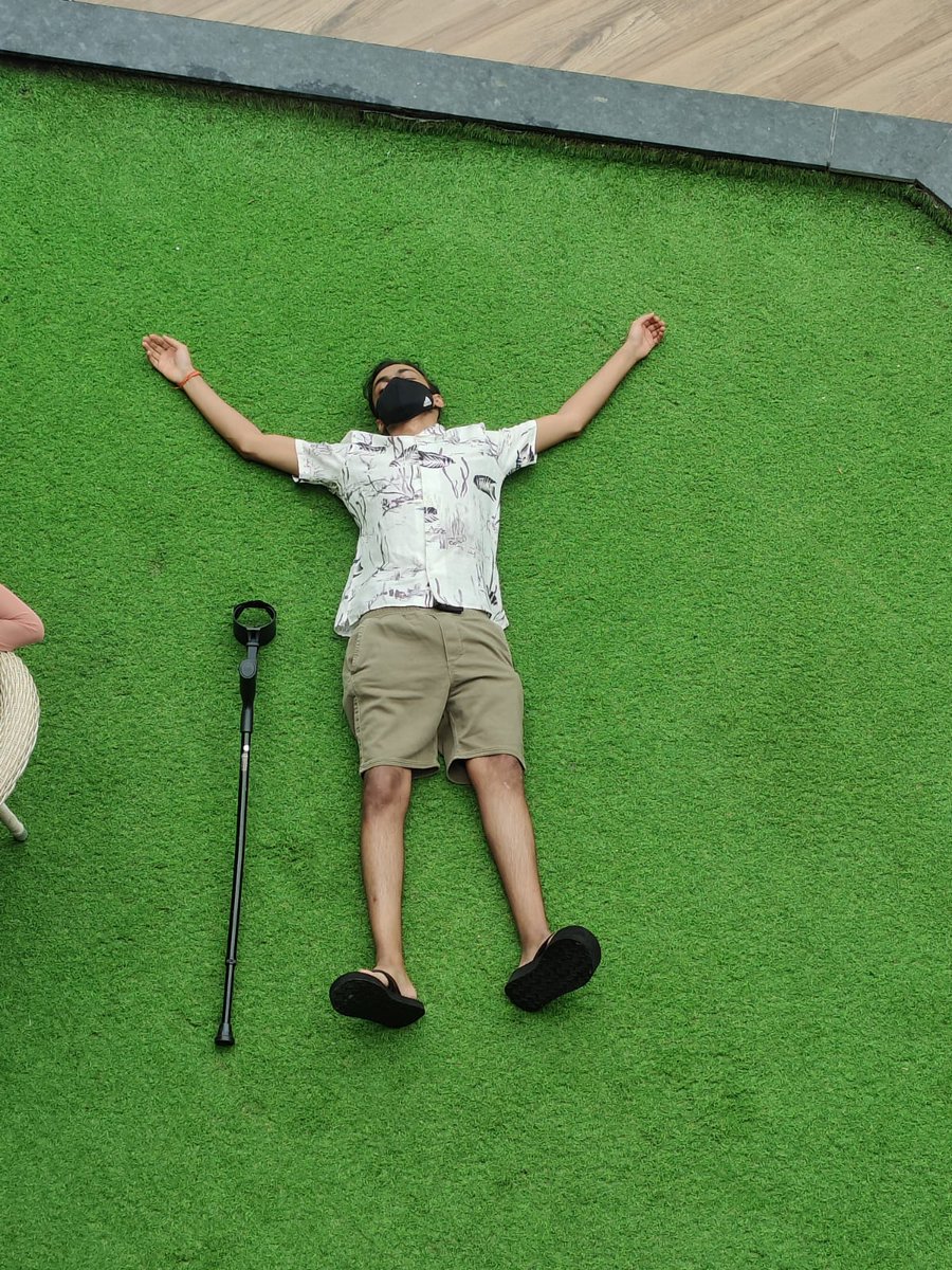 Mujhe chhod do mere haal pe
Zinda hun yaar, kaafi hai

#surviving