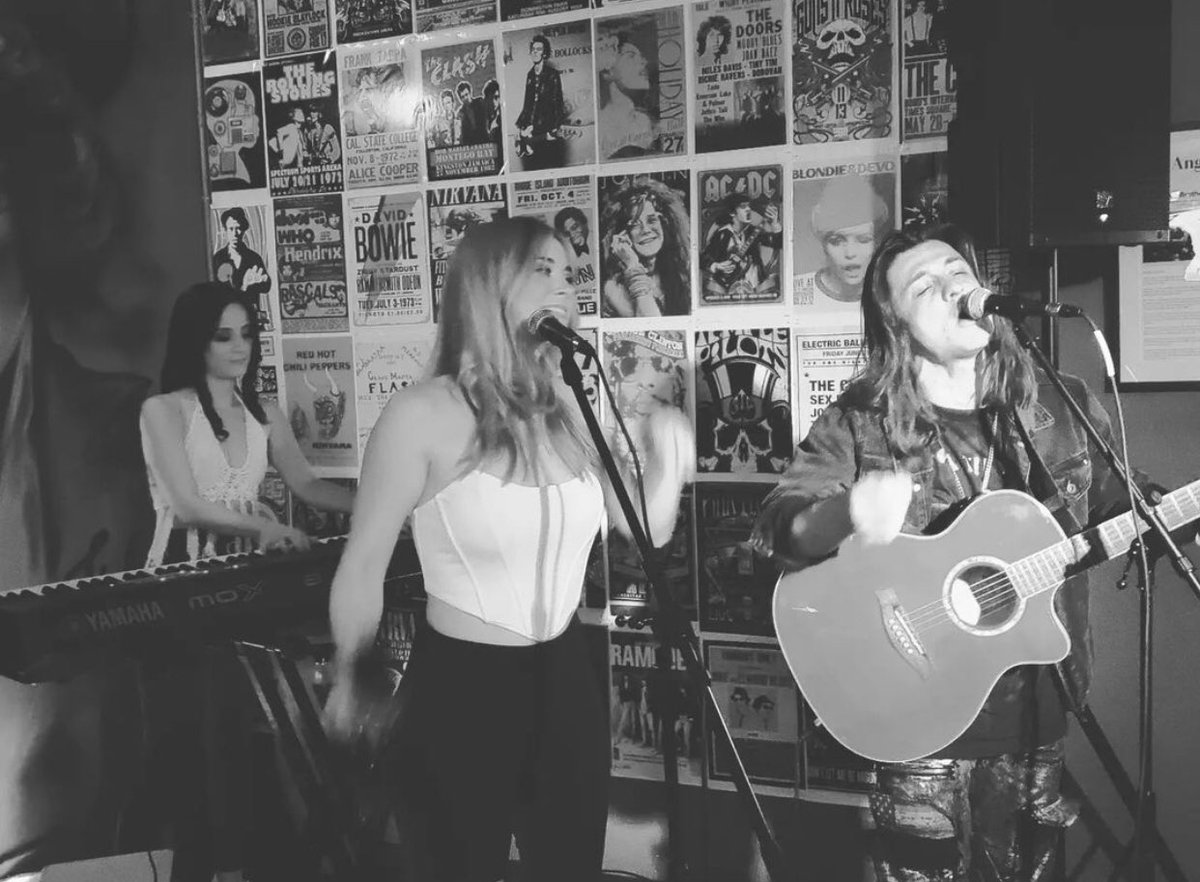 pixiepunkmusic's tweet photo. โSometimes you gotta create what you want to be part of.โ
โ Geri Weitzman
Weโll see you tonight live at @TheMintLa 730pm ;) #livemusic #thepoet #thepixie #thepainter #allaboutthemessage #musicmagic #newrocknroll #mercuryandthearchitects https://t.co/w41Vh4aQJ5