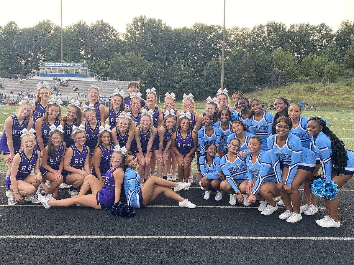 bfieldcheer's tweet photo. First Game @ Potomac📣🏈🐾#gobobcats https://t.co/DIq4okUV3f